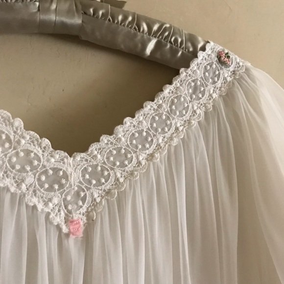 Vintage 1950s White Peignoir Set - Picture 10 of 14